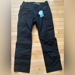Levi's • 5.11 Tactical women’s Taclite pants • black • size 6 reg • NWT
